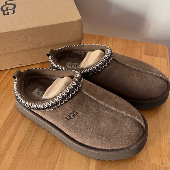 UGG Shoes - UGG Tazz New in box big kids slippers girls size 5 ( women’s 7) Hickory